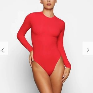 NWOT Skims Fits Everybody Bodysuit